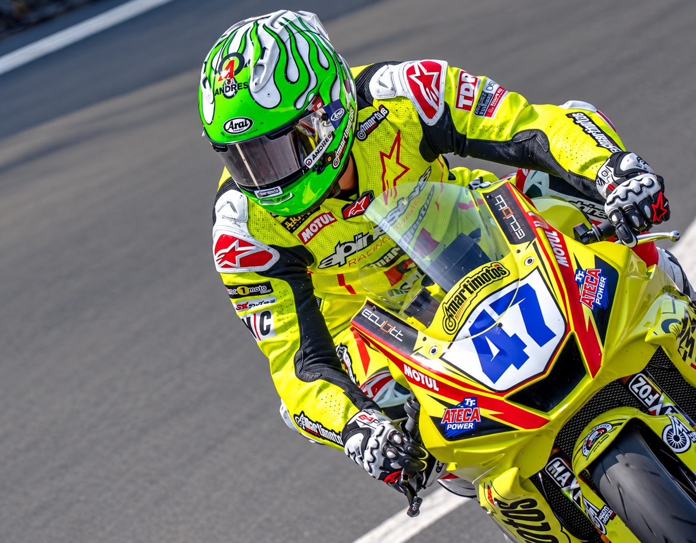 Víctor López con el dorsal 47 en el Mountain Course de la Isla de Man